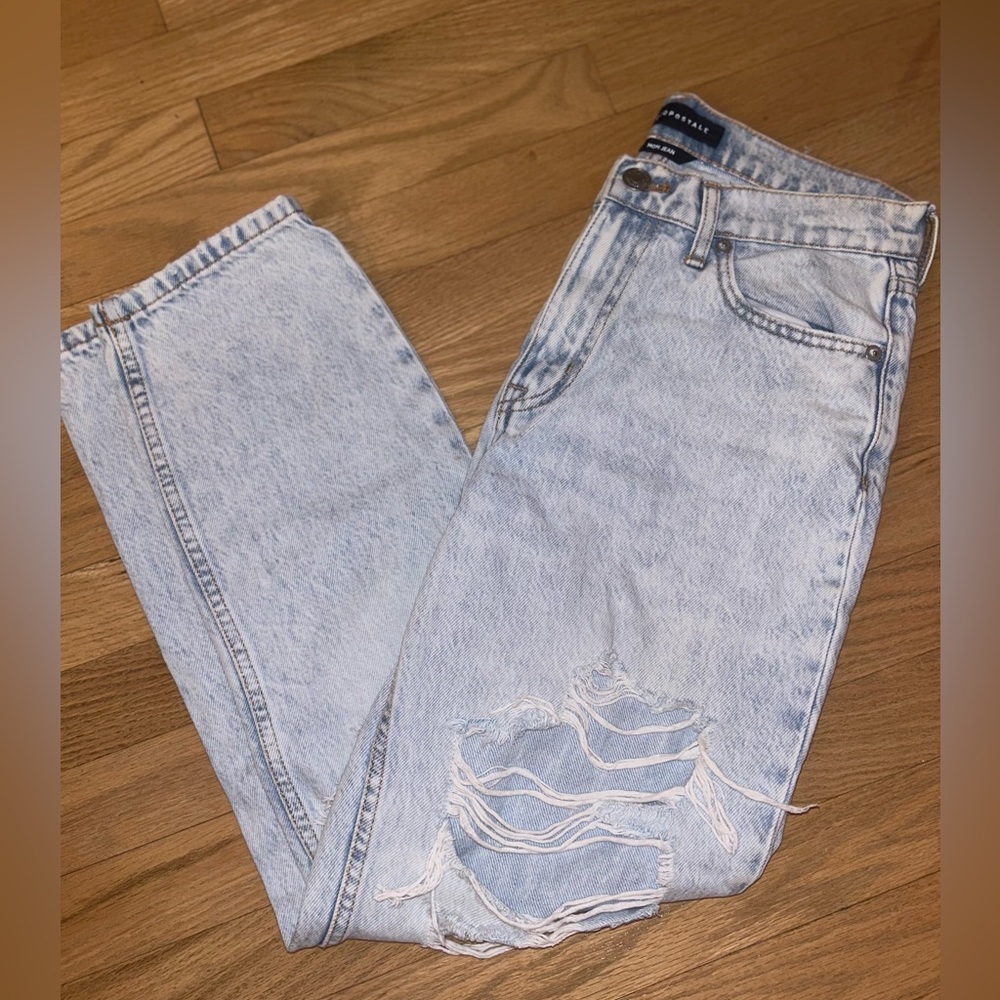 Aeropostale Light Wash Mom Jeans